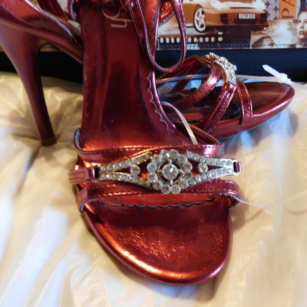 REFRESH RED SHOES 3 SIZES NWOT